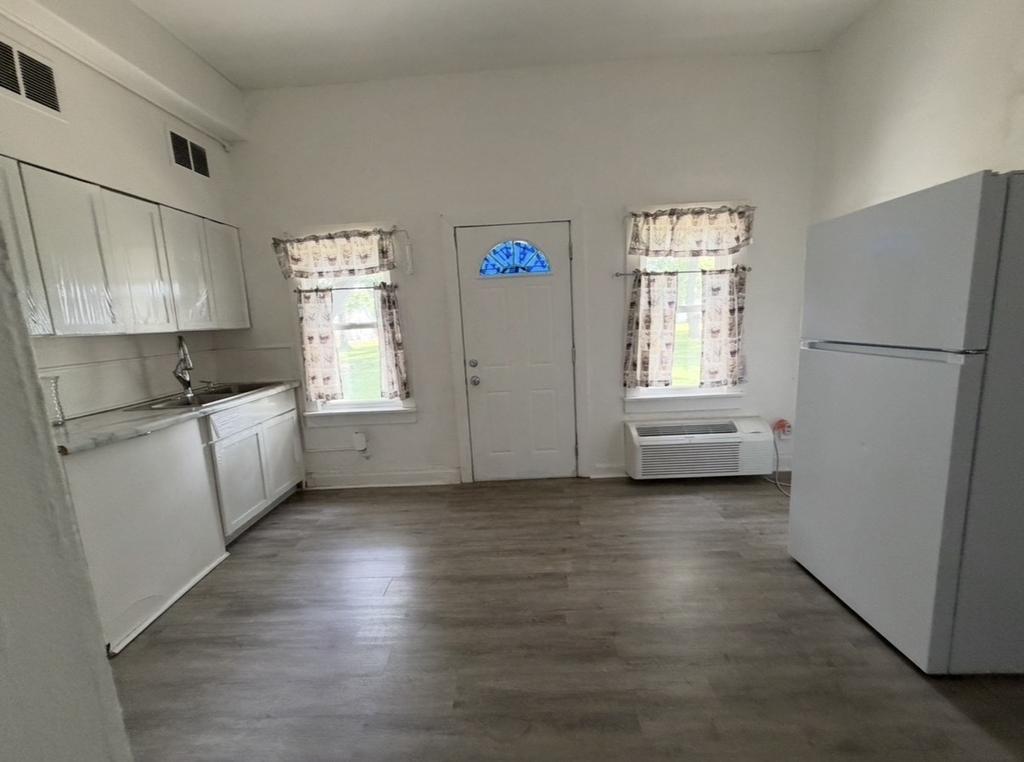 17104 Wentworth Avenue - Photo 4