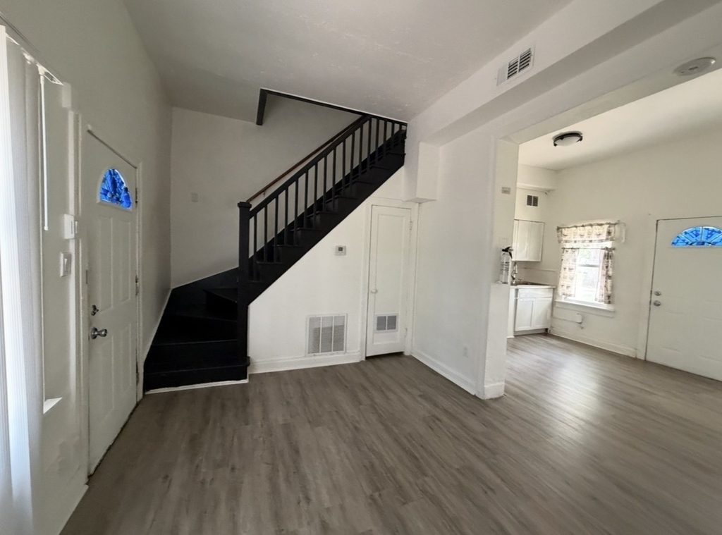 17104 Wentworth Avenue - Photo 2
