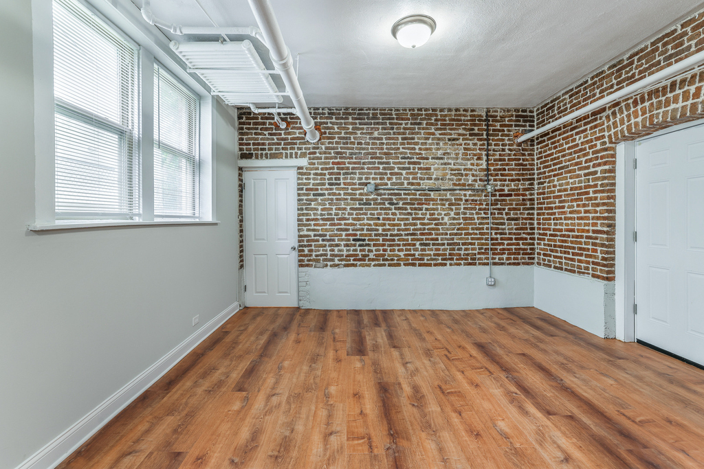1525 W Estes Avenue - Photo 1