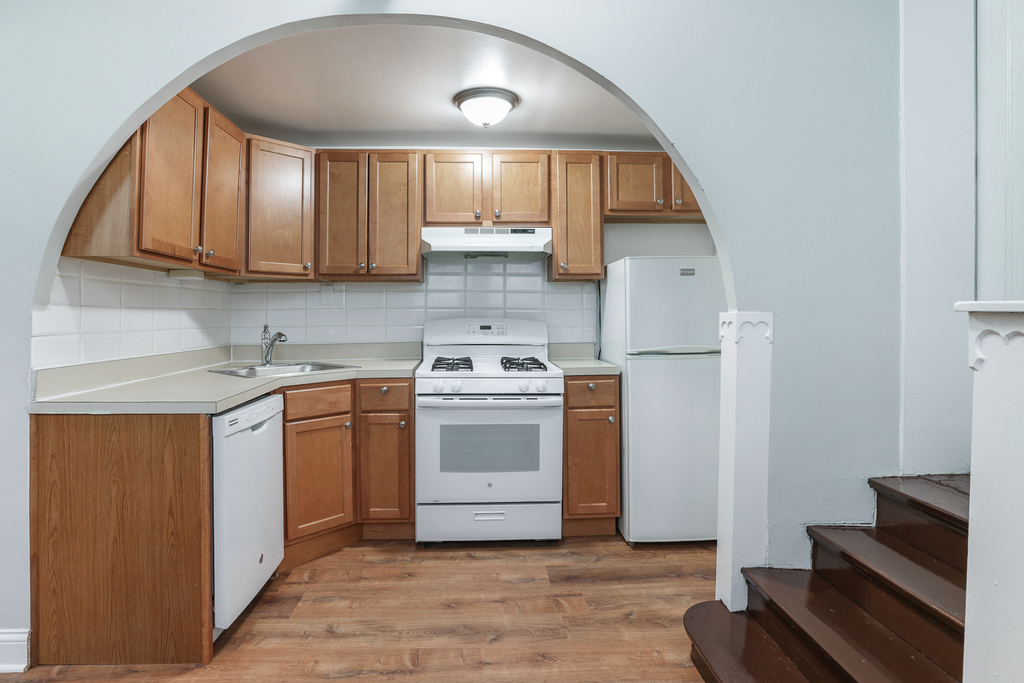 1525 W Estes Avenue - Photo 3