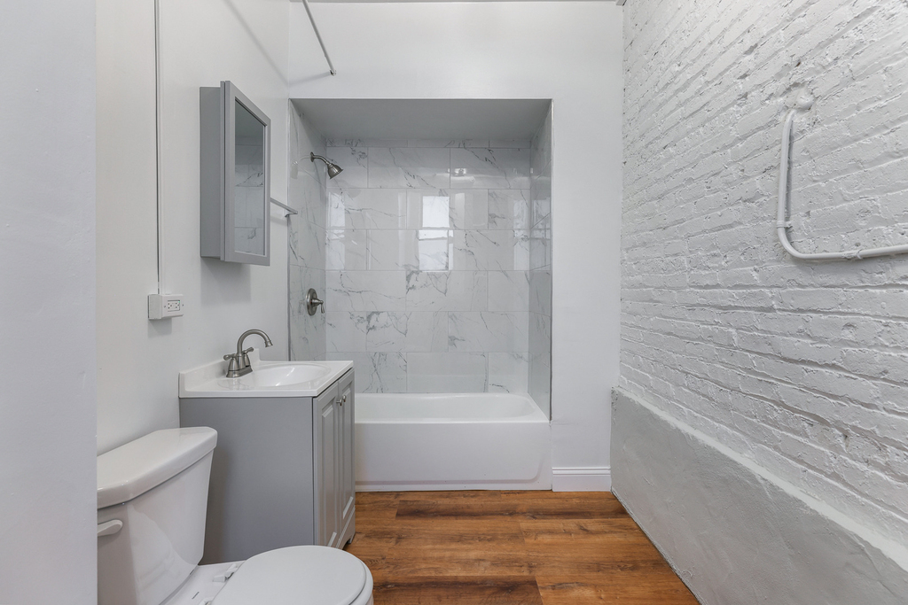 1525 W Estes Avenue - Photo 4