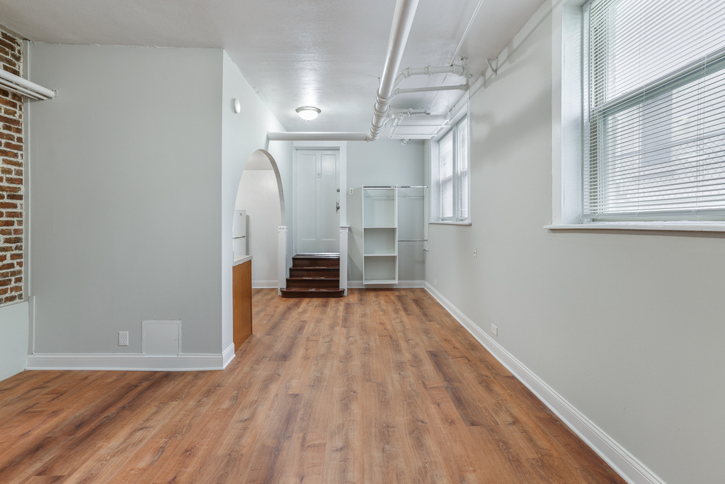 1525 W Estes Avenue - Photo 2