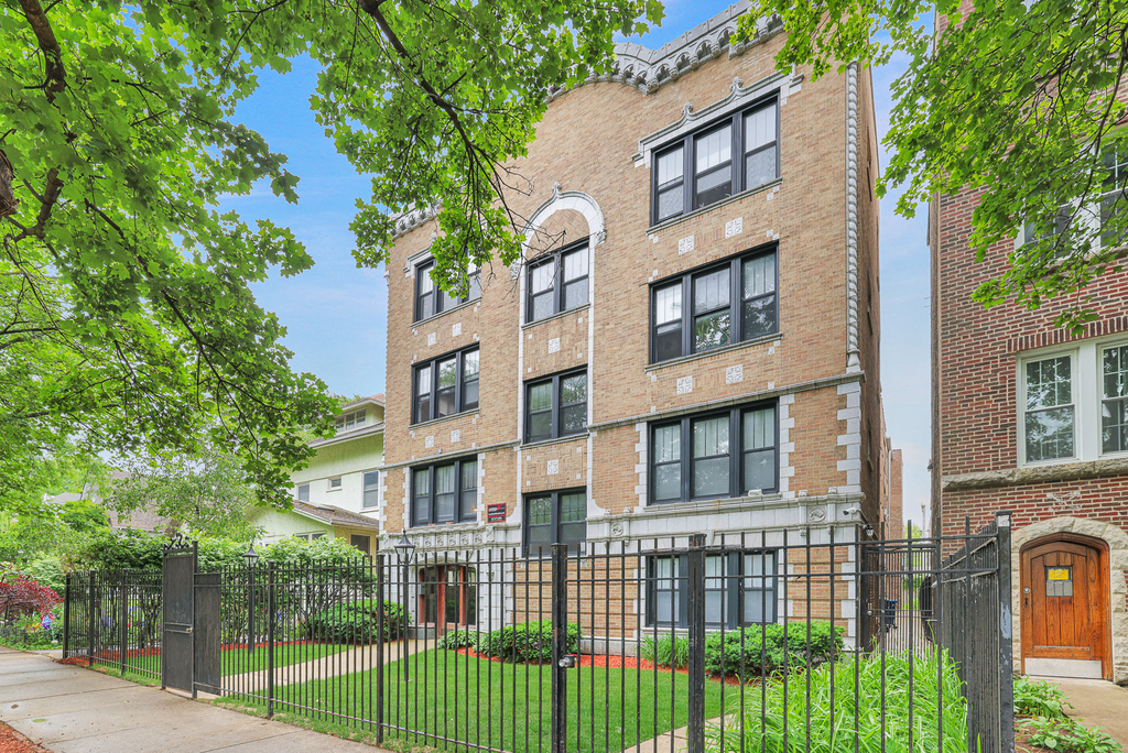 1525 W Estes Avenue - Photo 0