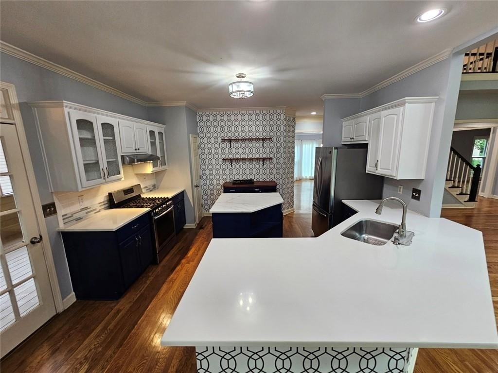 430 Eastbourne Way - Photo 1