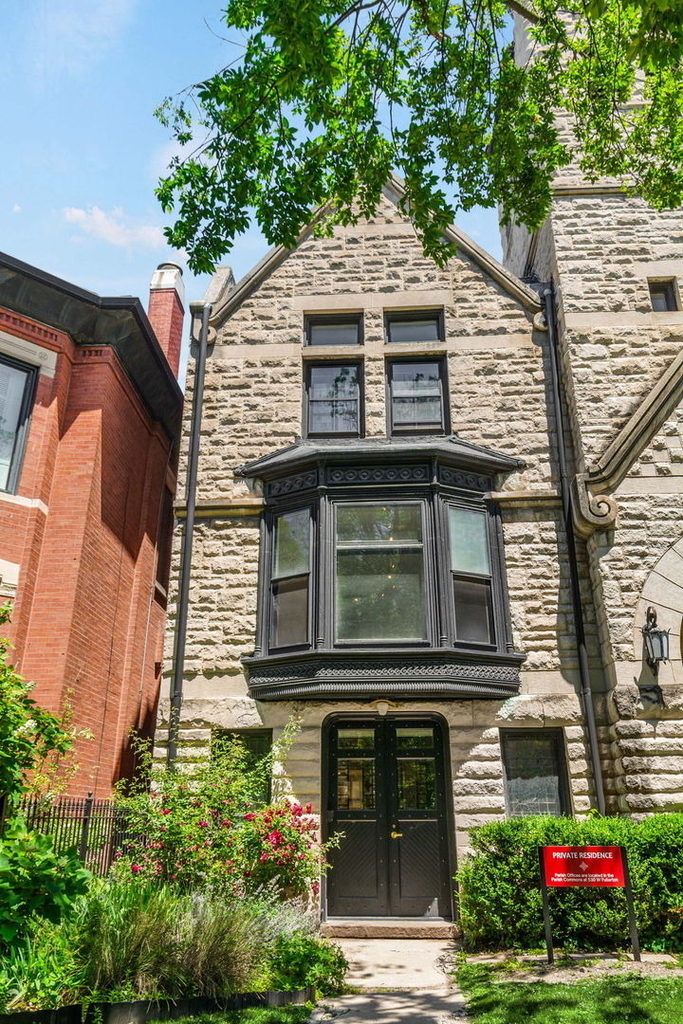 532 W Fullerton Parkway - Photo 0