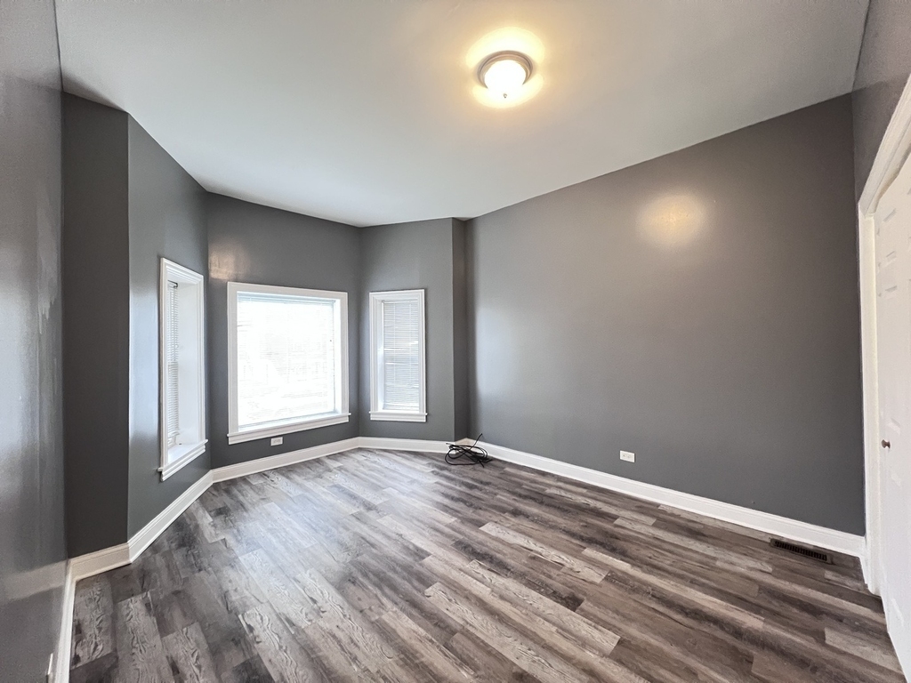 7057 S Normal Boulevard - Photo 2