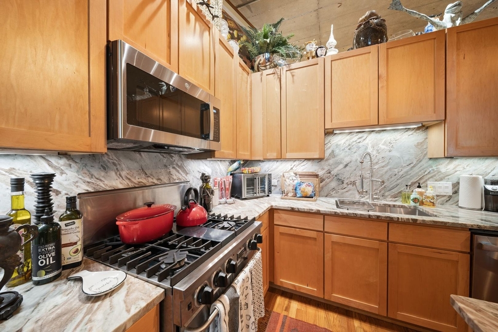 1070 W 15th Street - Photo 8
