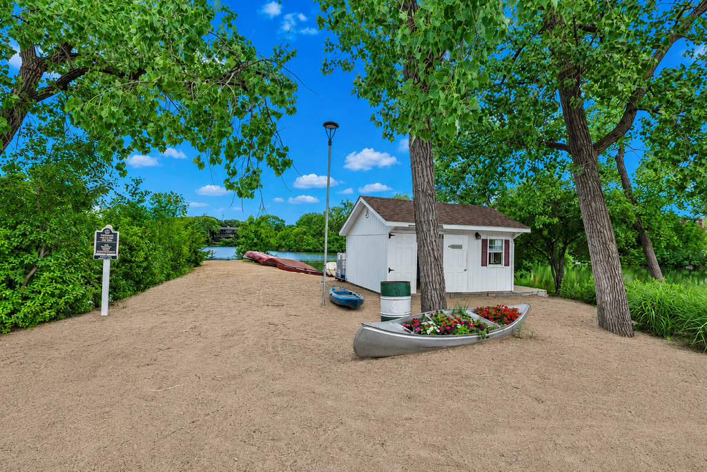 1811 Four Lakes Avenue - Photo 17
