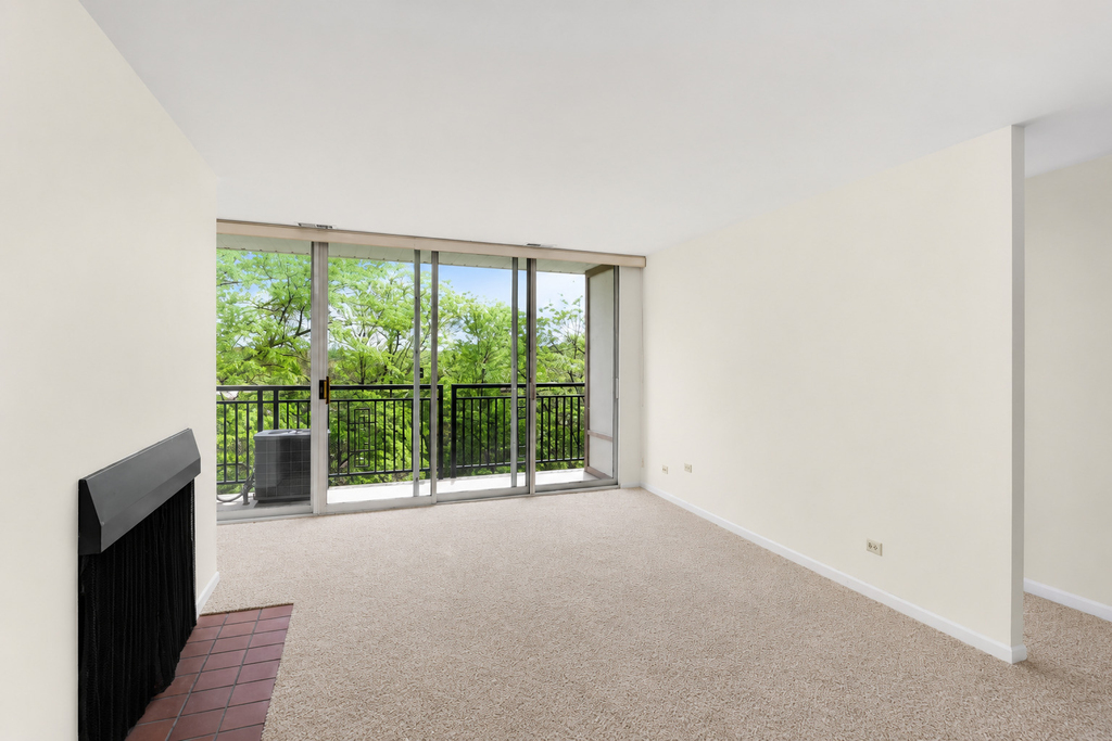 1811 Four Lakes Avenue - Photo 3