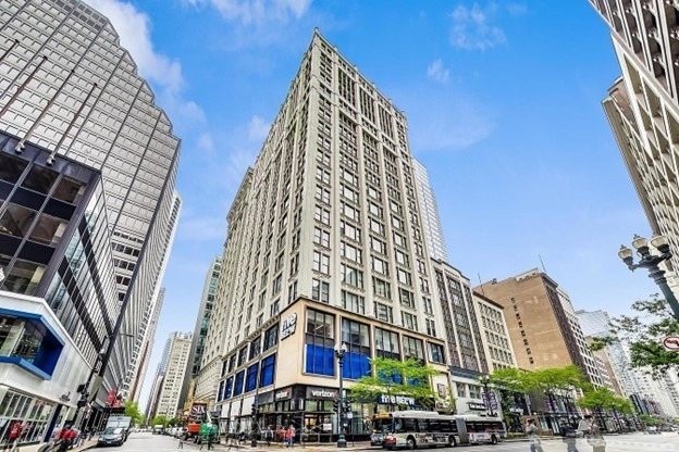 8 W Monroe Street - Photo 0