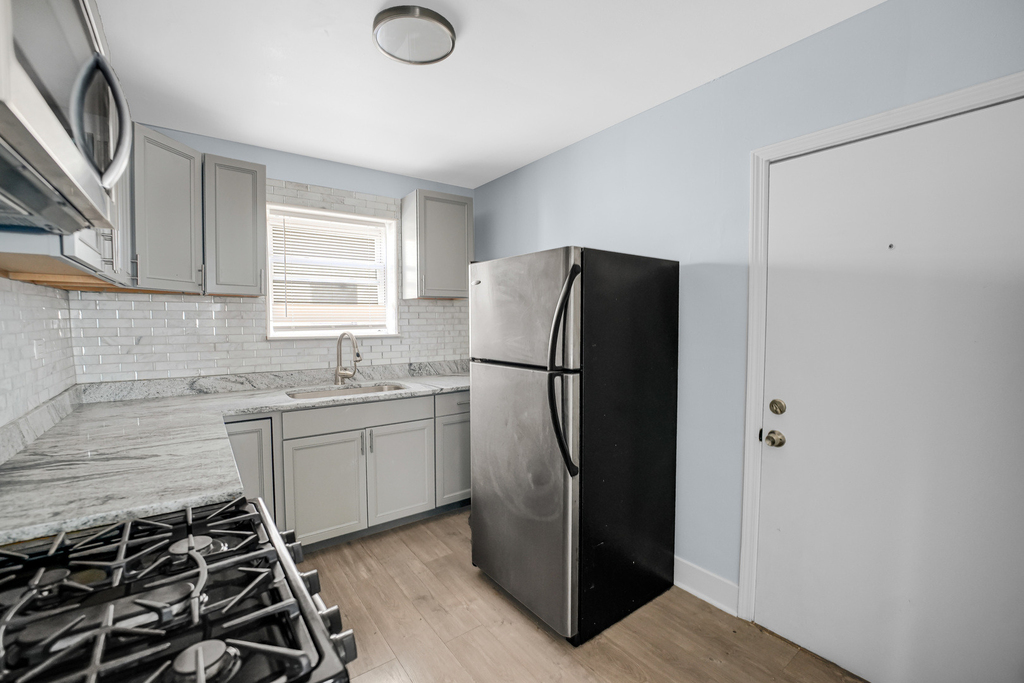 2046 E 72nd Place - Photo 8