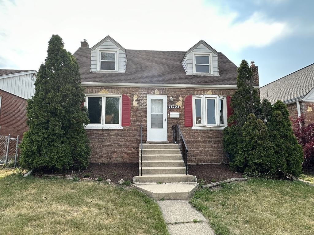 18108 Oakwood Avenue - Photo 0