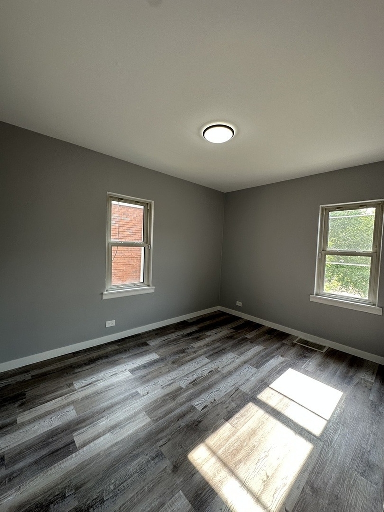 18108 Oakwood Avenue - Photo 3