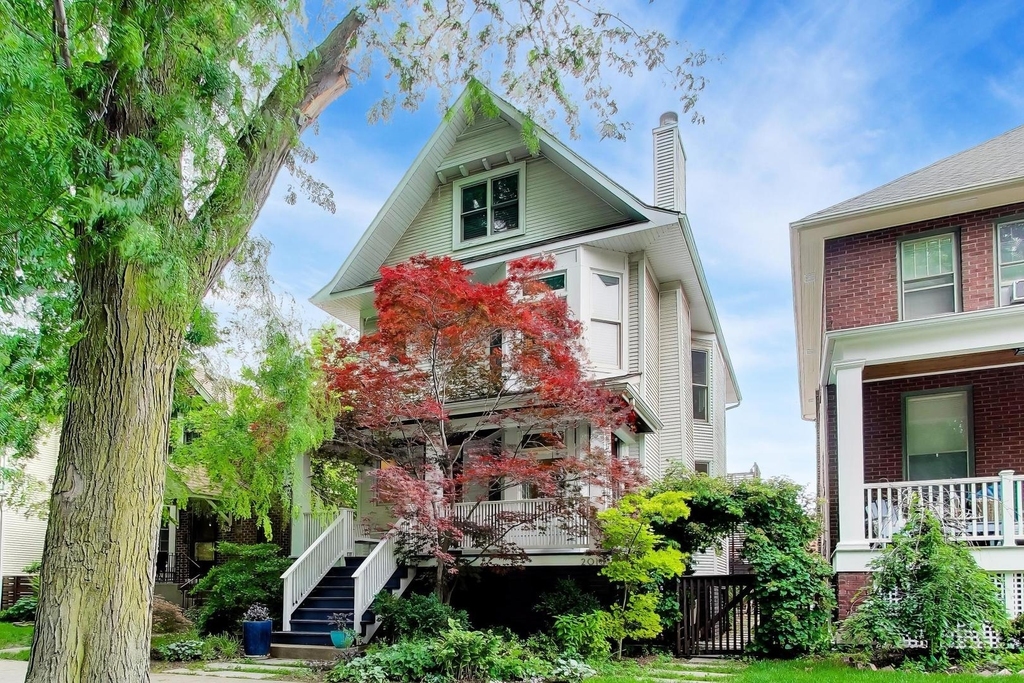 2010 W Bradley Place - Photo 1
