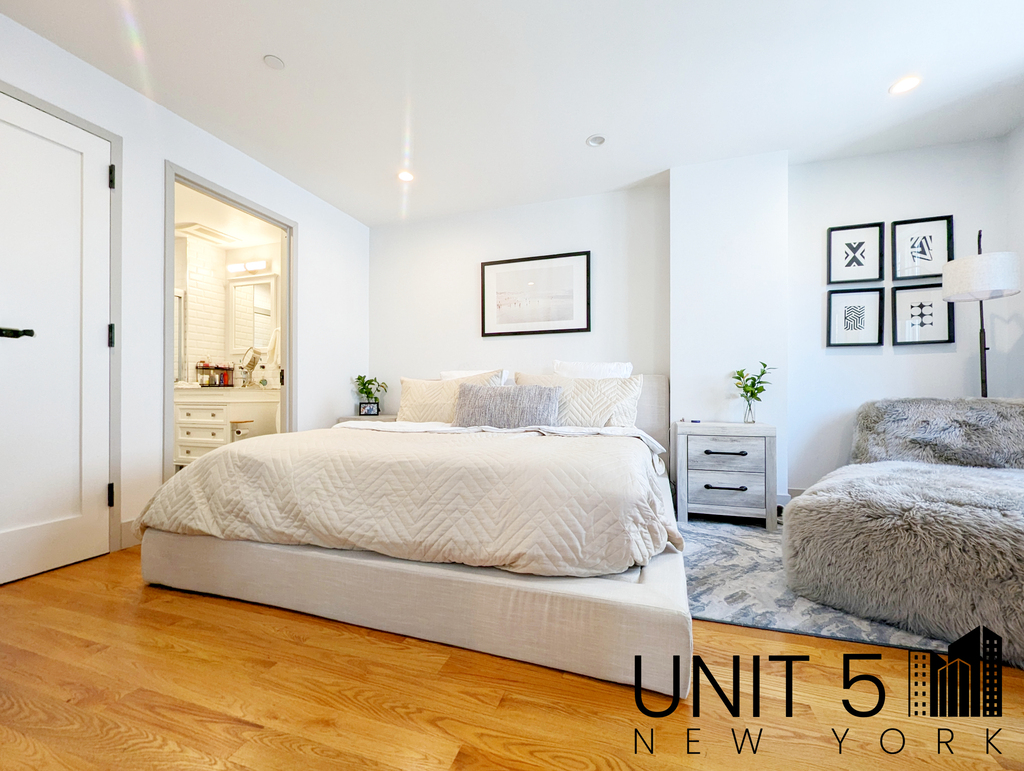 319 Graham Avenue - Photo 7