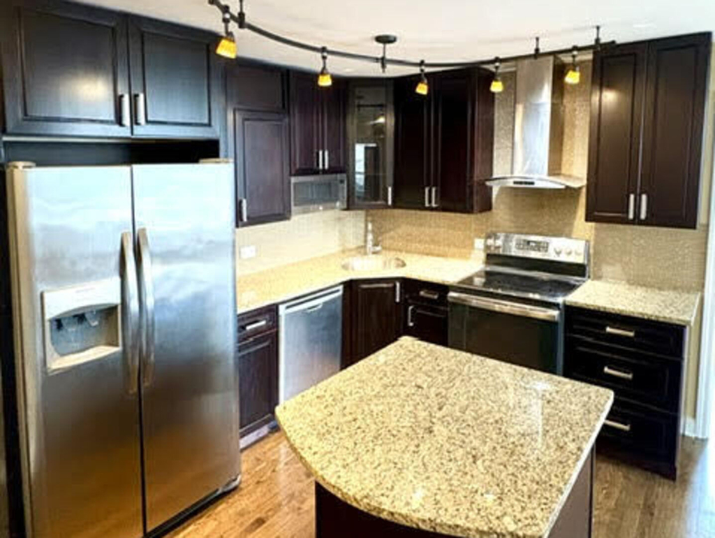 1360 N Sandburg Terrace - Photo 8