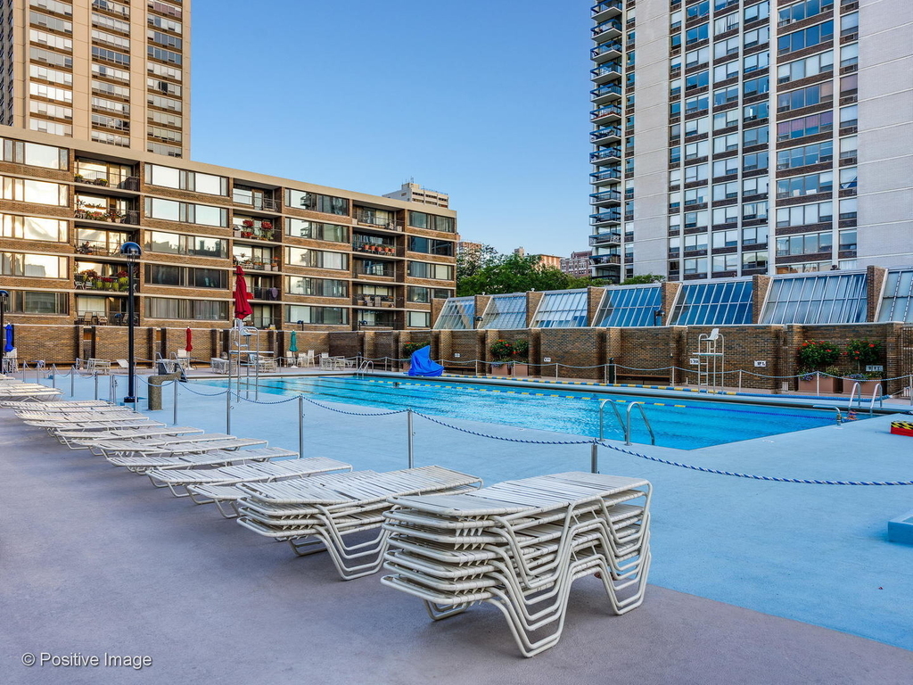 1360 N Sandburg Terrace - Photo 1
