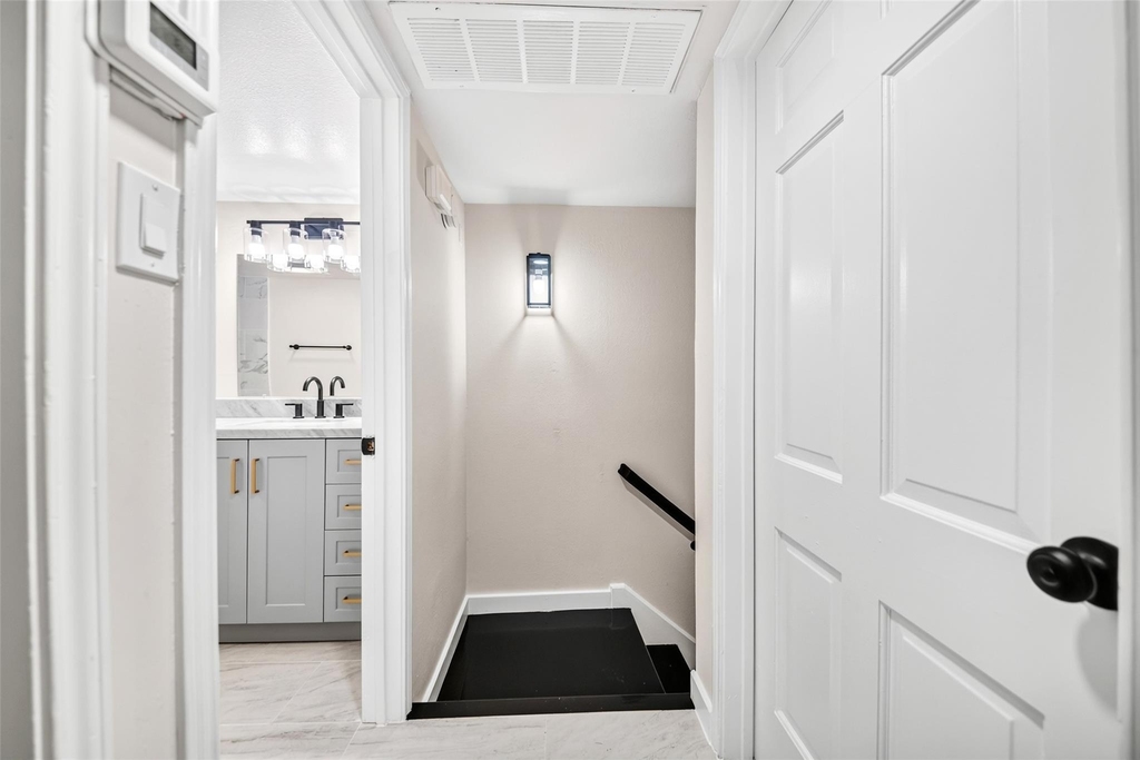 5328 Brownway Street - Photo 13