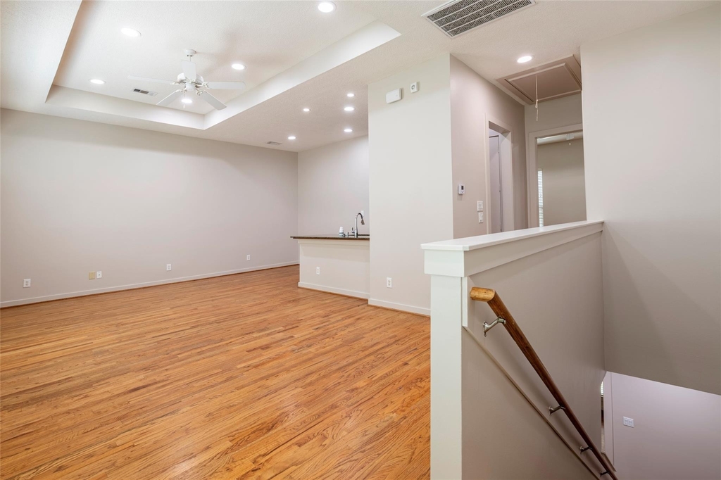 4040 Center Street - Photo 4