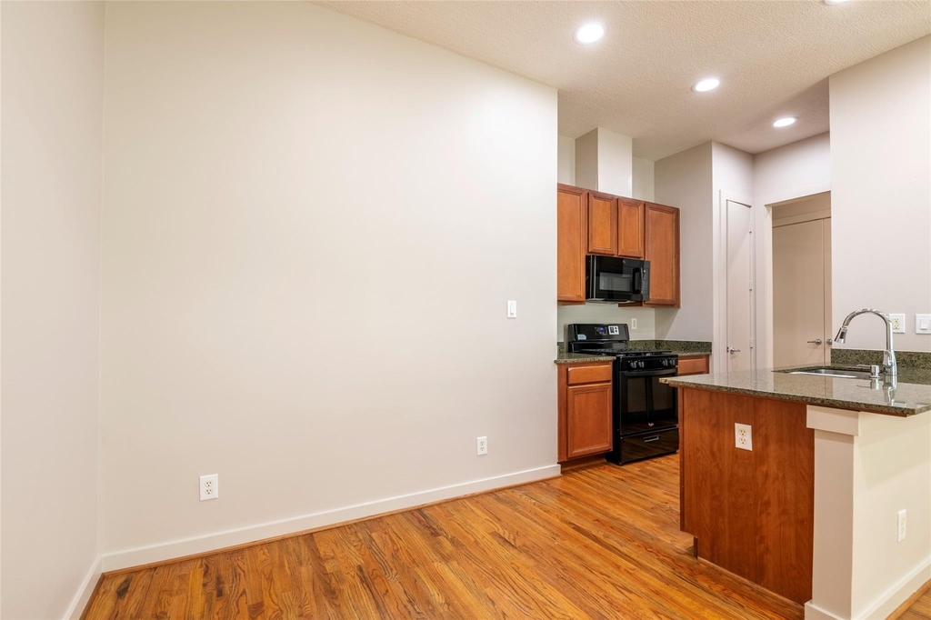 4040 Center Street - Photo 6