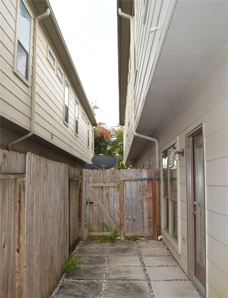 4040 Center Street - Photo 23