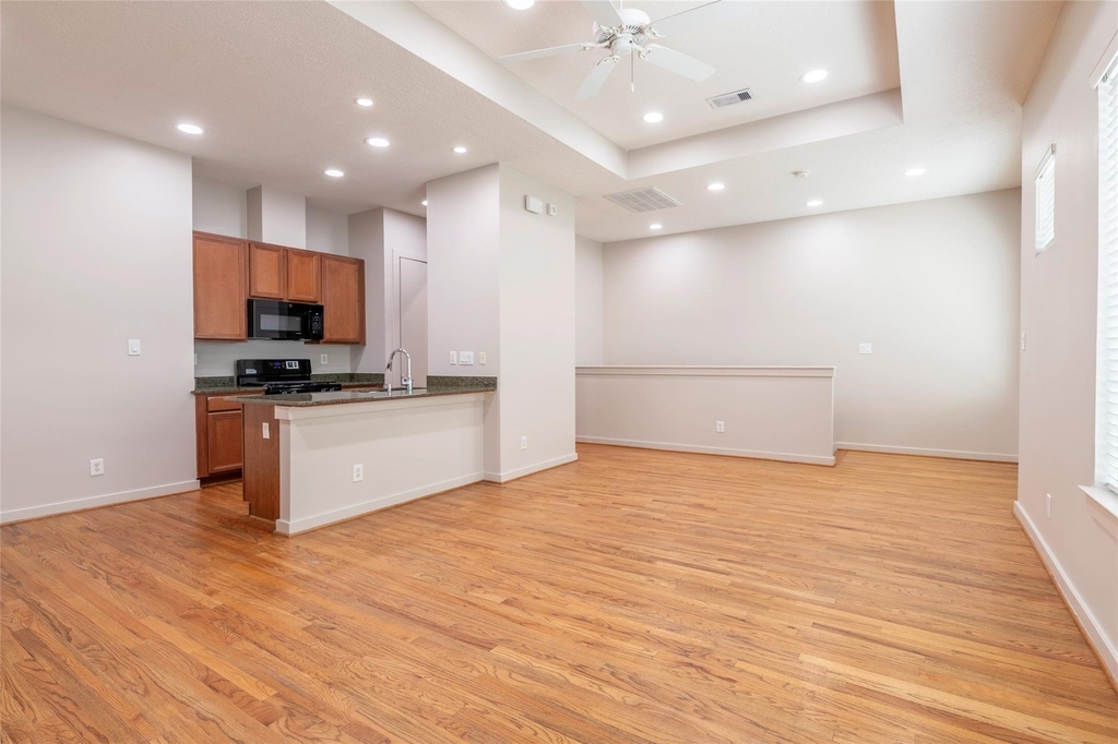 4040 Center Street - Photo 5