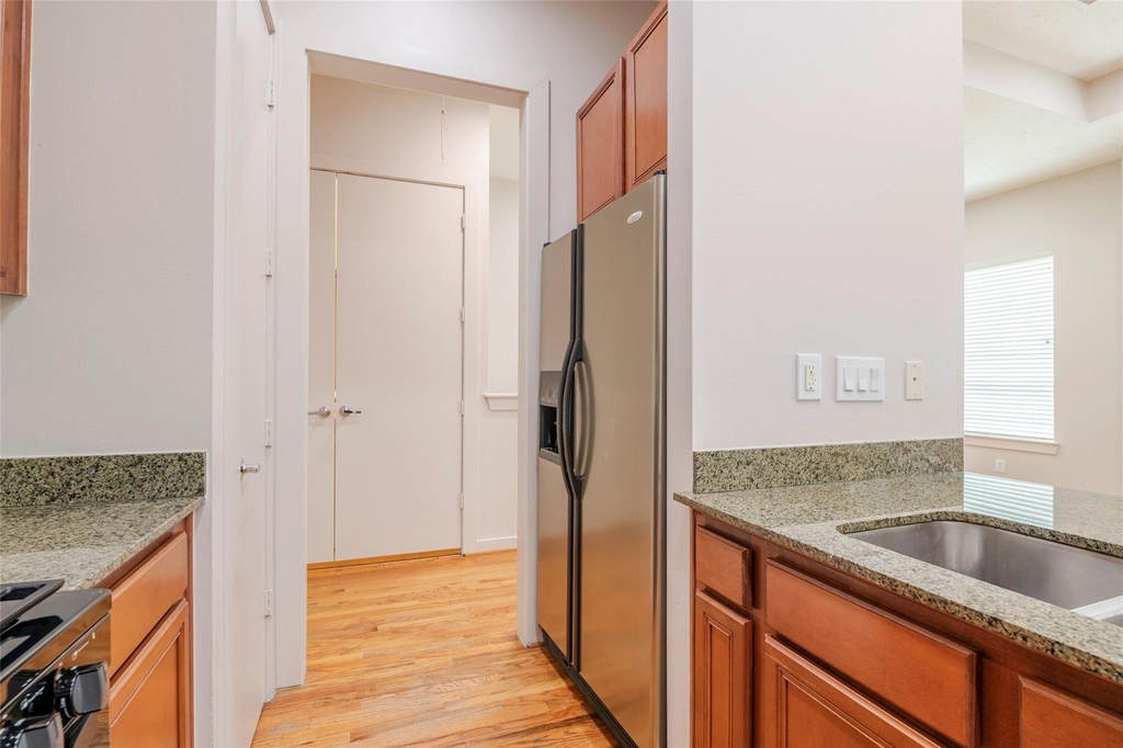 4040 Center Street - Photo 9
