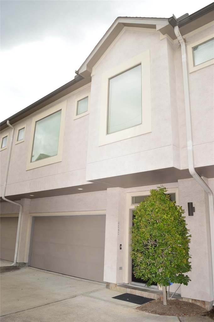 4040 Center Street - Photo 1