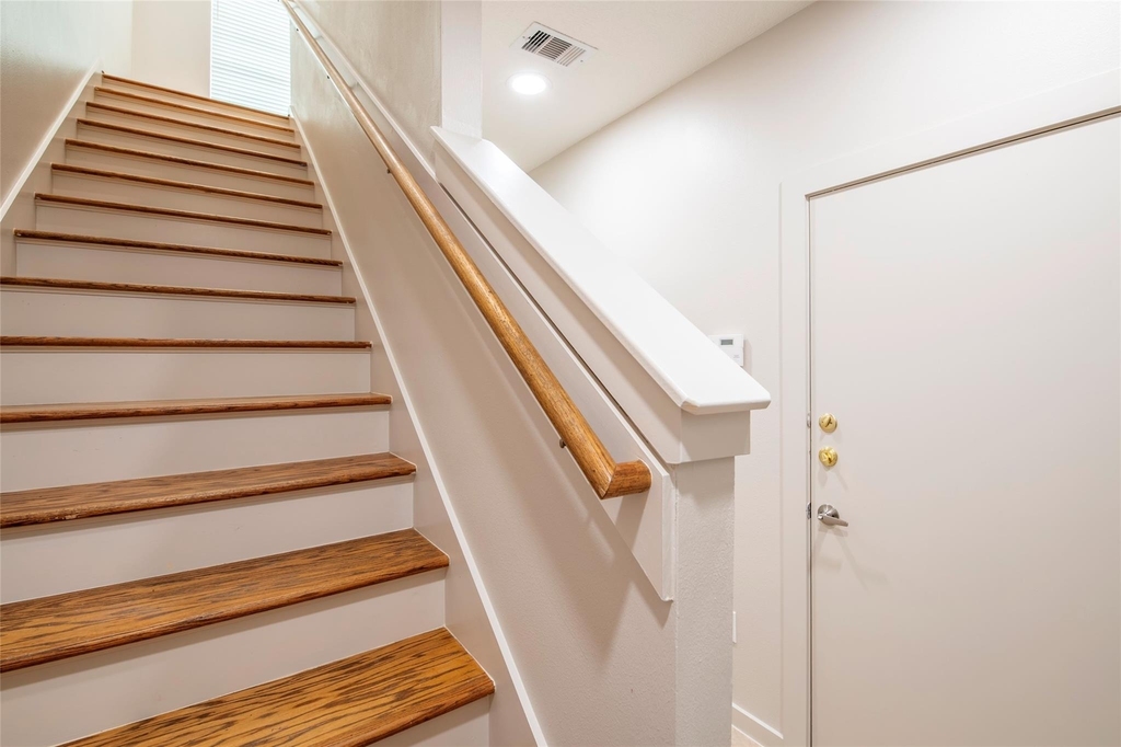 4040 Center Street - Photo 3