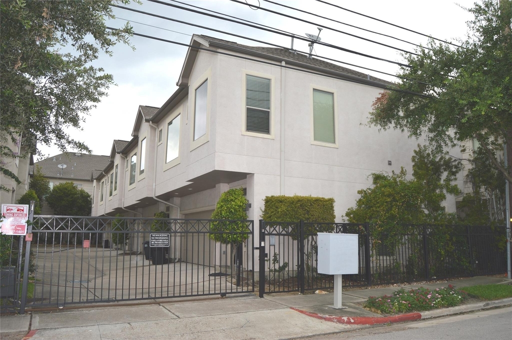 4040 Center Street - Photo 0