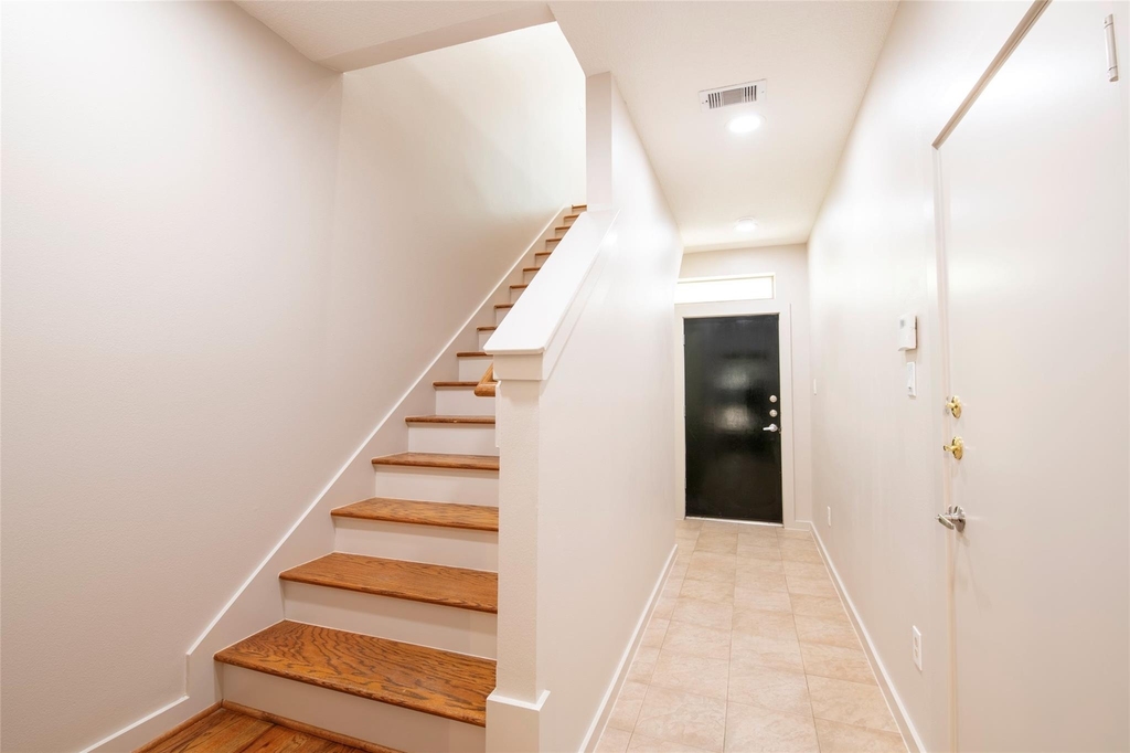 4040 Center Street - Photo 2