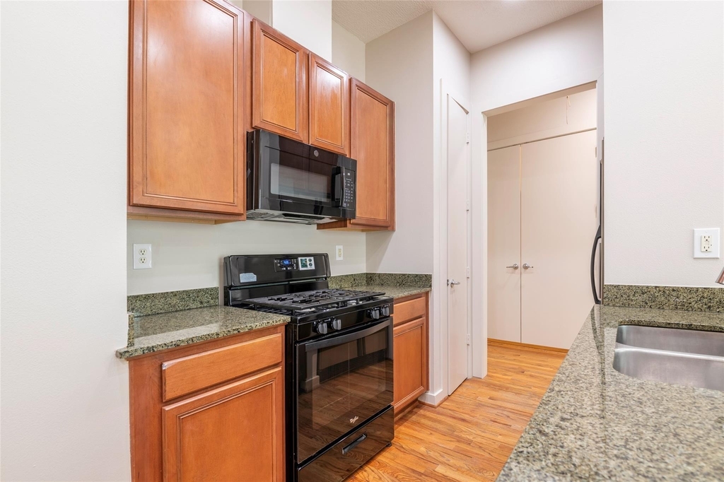 4040 Center Street - Photo 8