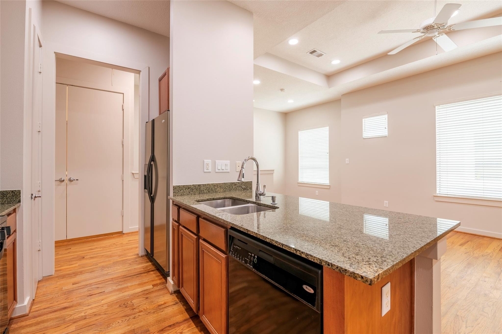4040 Center Street - Photo 7