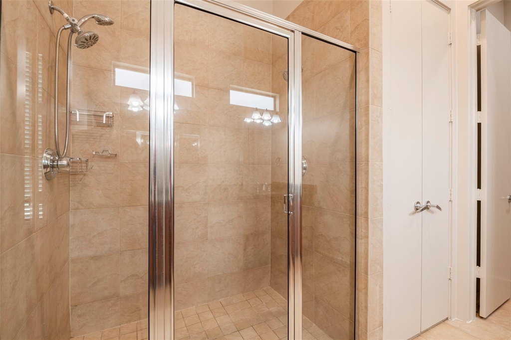 4040 Center Street - Photo 14