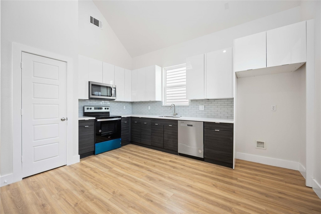 7614 Avenue L - Photo 10