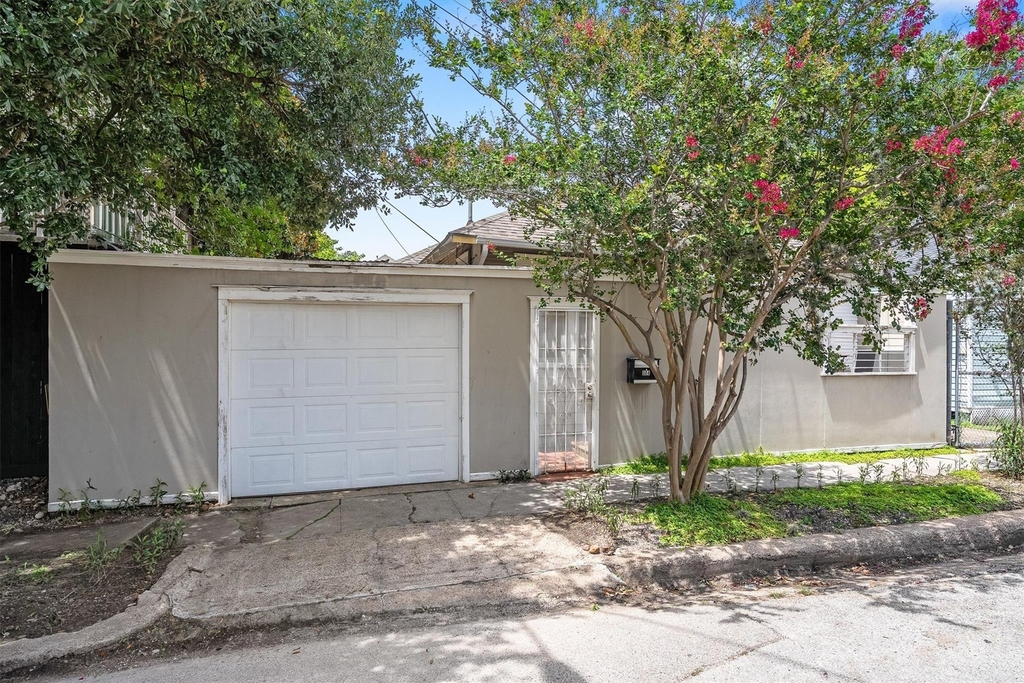 304 Bomar Street - Photo 0