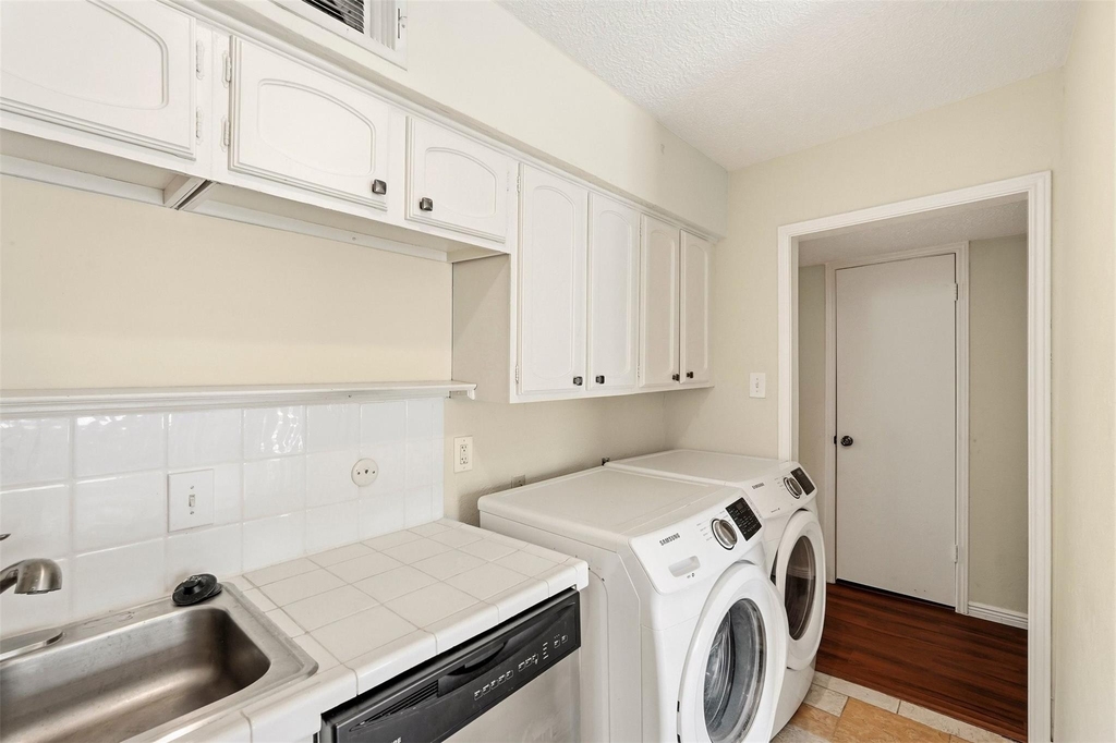 496 N Post Oak Lane - Photo 12