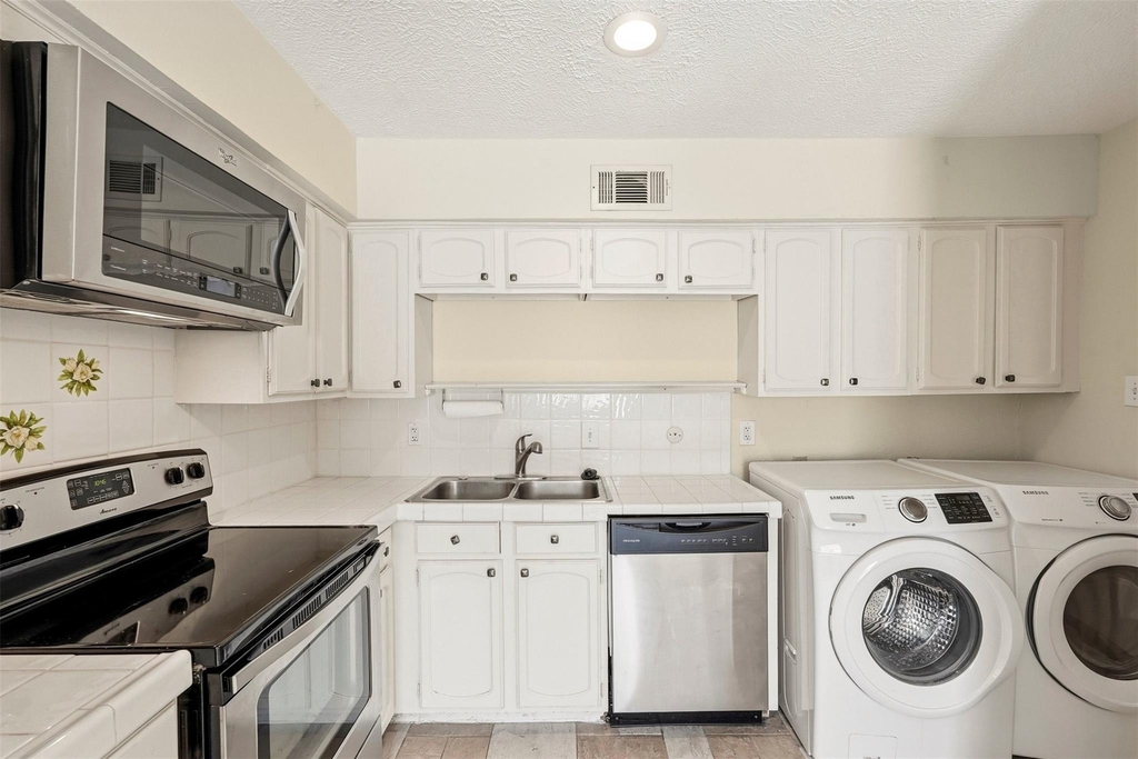496 N Post Oak Lane - Photo 11