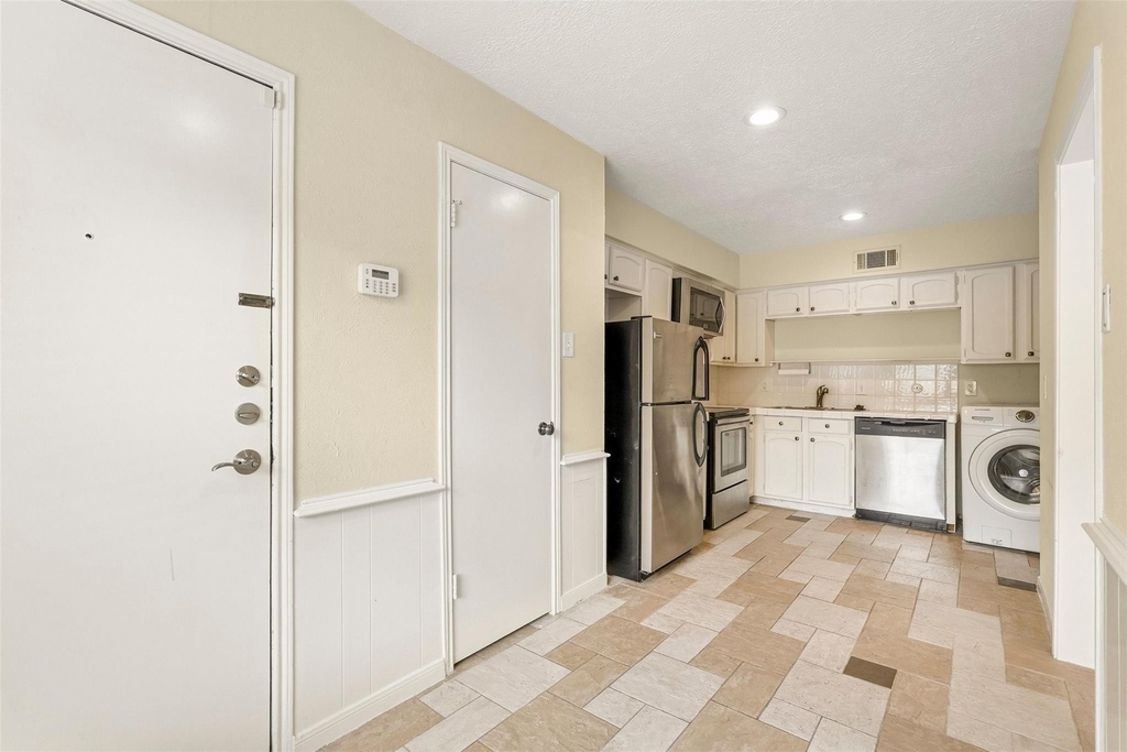 496 N Post Oak Lane - Photo 16