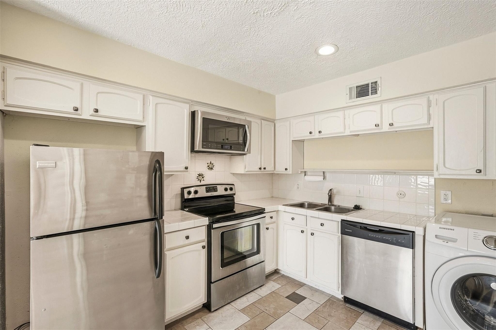 496 N Post Oak Lane - Photo 10