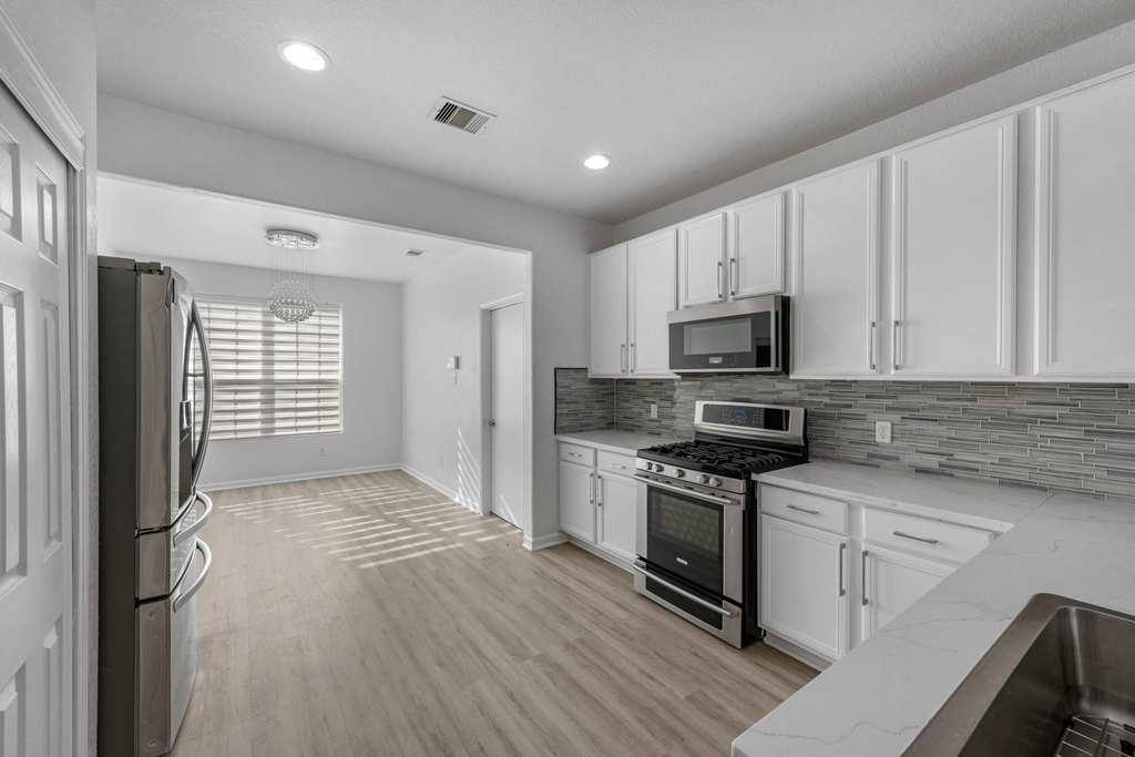 4810 Jarl Court - Photo 2