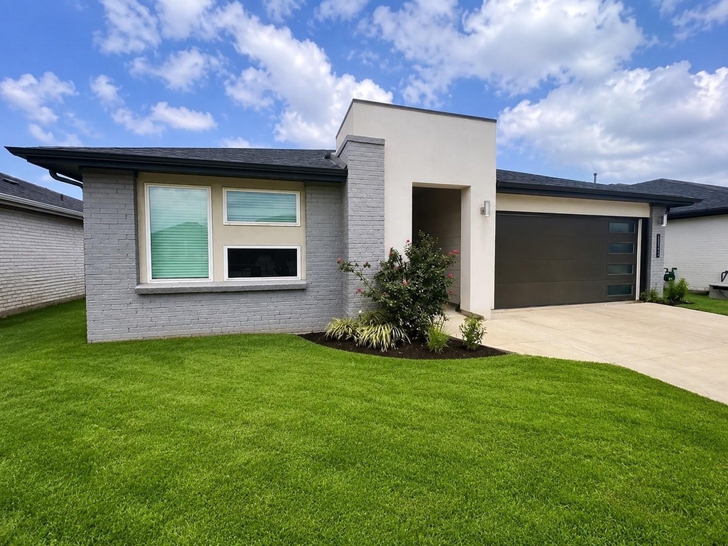 28926 Yukon River Court - Photo 0