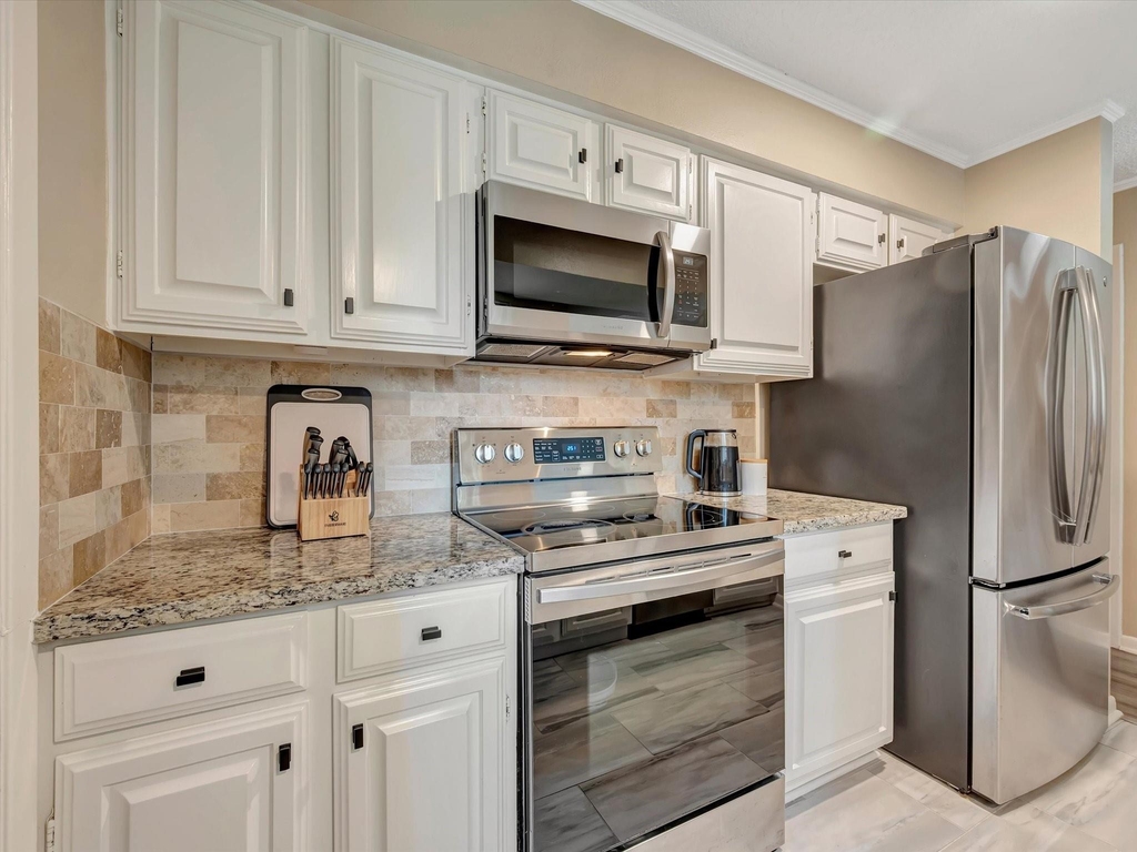 16570 Space Center Boulevard - Photo 12