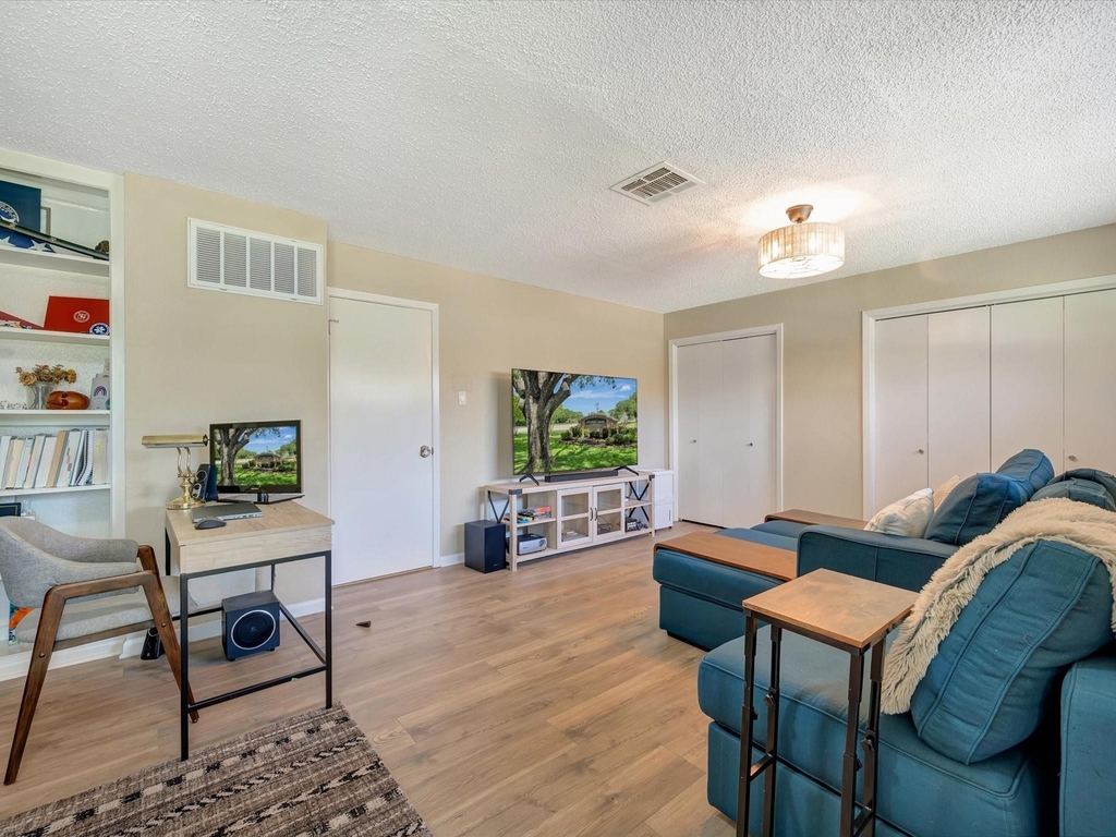 16570 Space Center Boulevard - Photo 27