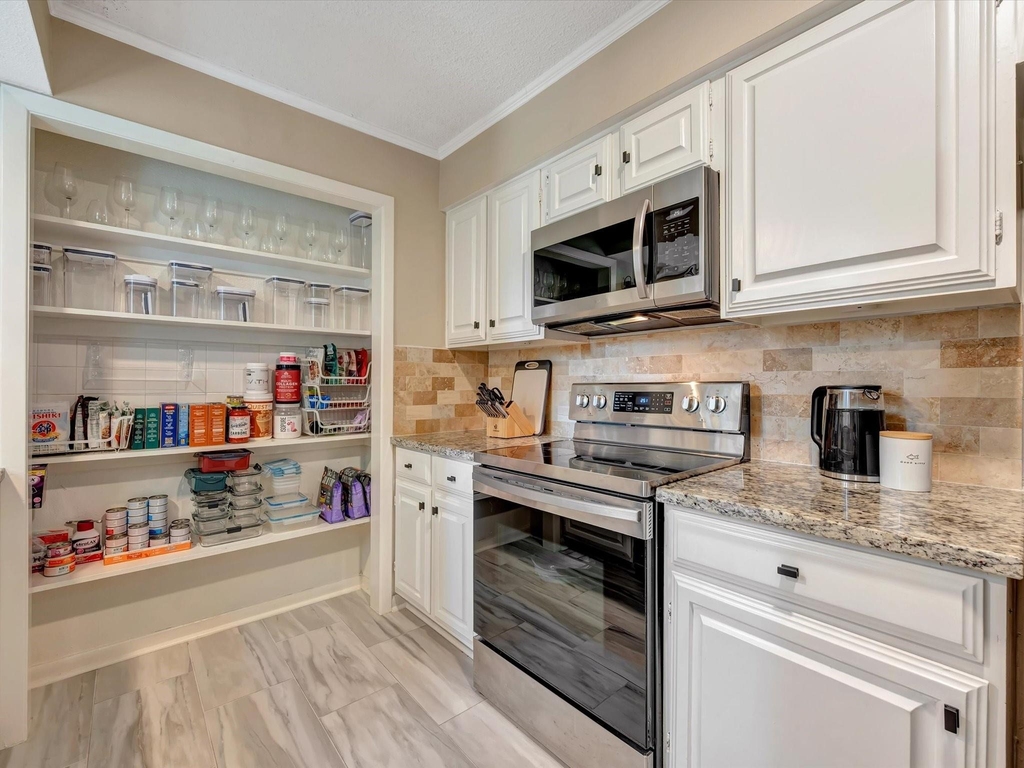 16570 Space Center Boulevard - Photo 11