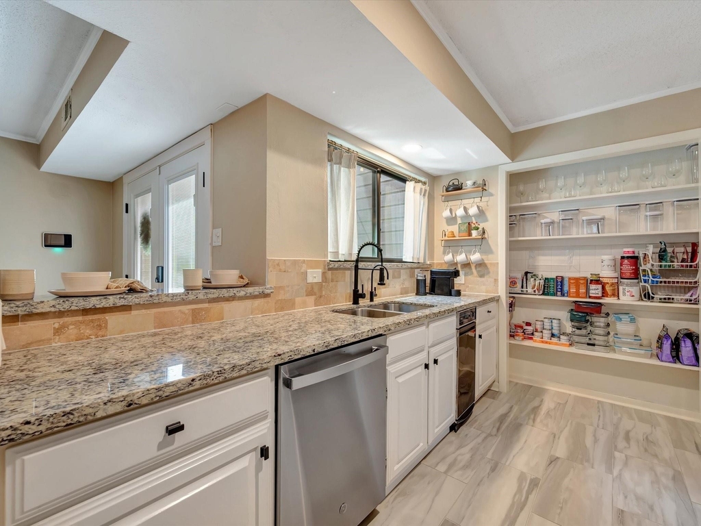16570 Space Center Boulevard - Photo 13