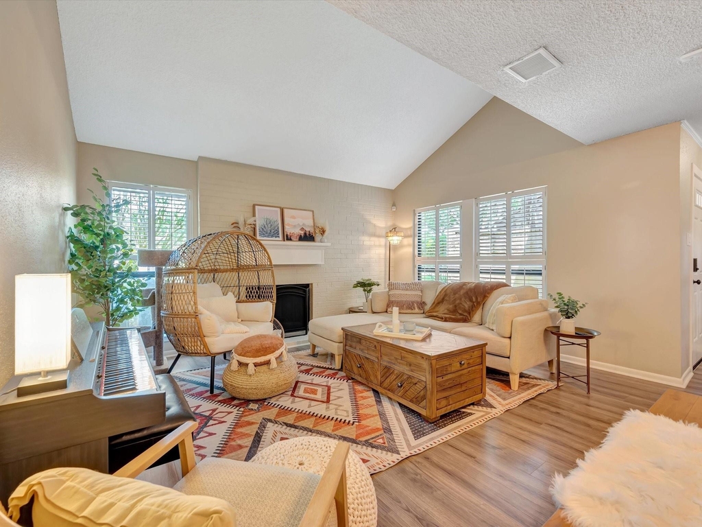16570 Space Center Boulevard - Photo 3