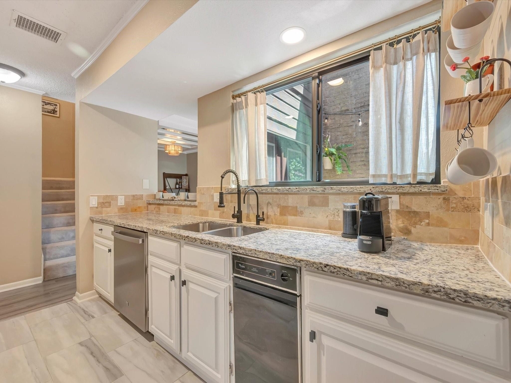 16570 Space Center Boulevard - Photo 10
