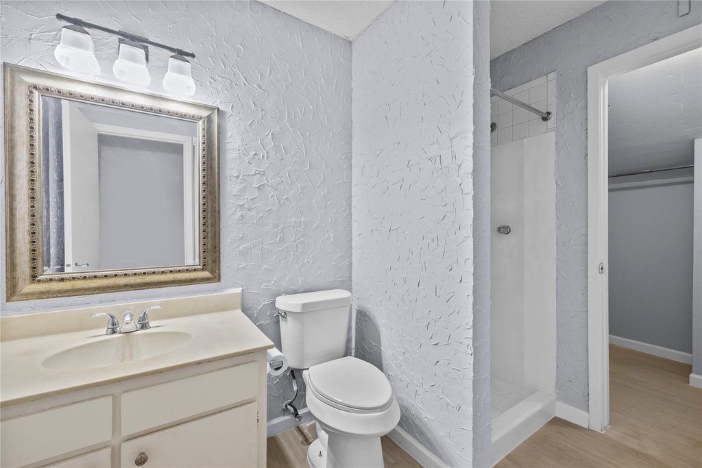 12528 Wellington Park Drive - Photo 16
