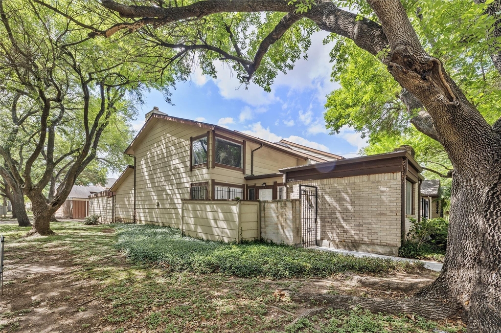 12528 Wellington Park Drive - Photo 0